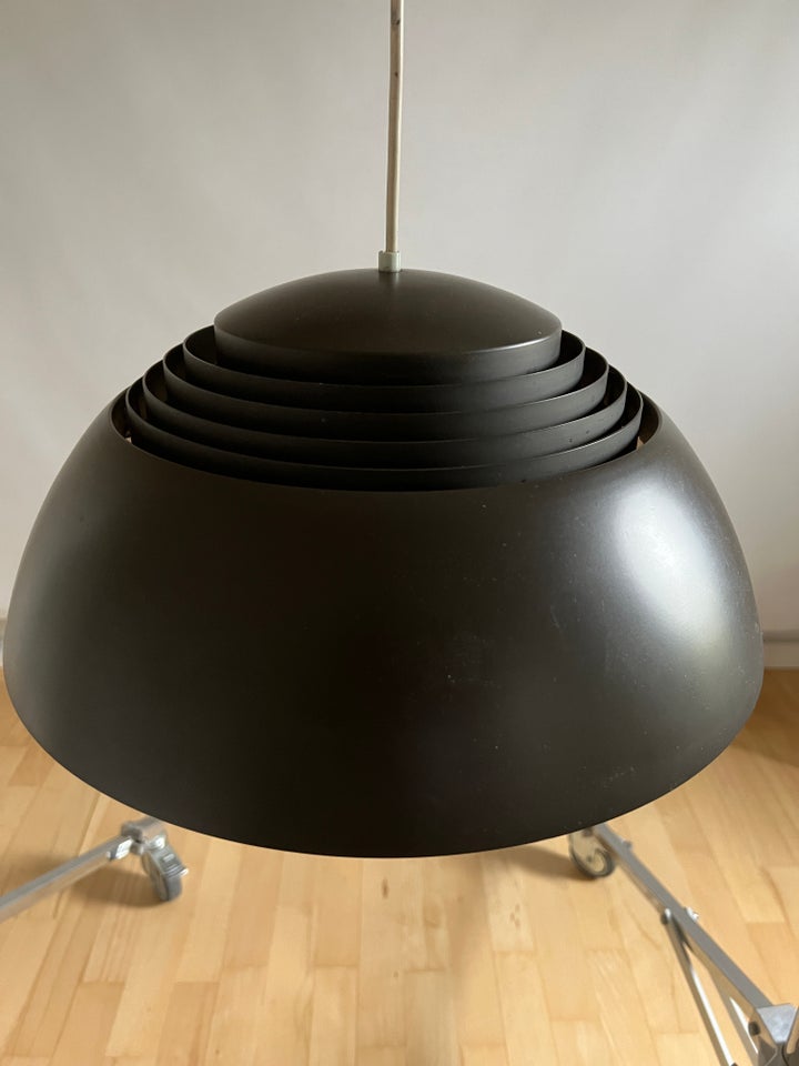 Arne Jacobsen, AJ Royal, pendel