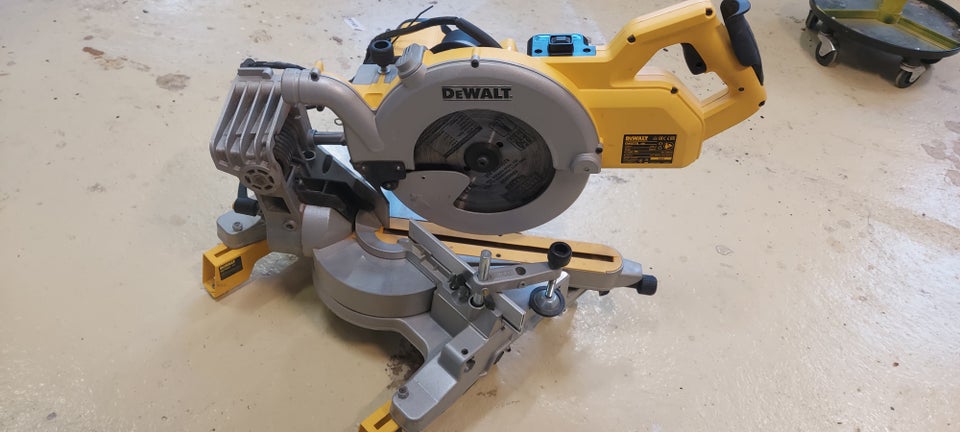 Kap- og geringssav, DEWALT dws778