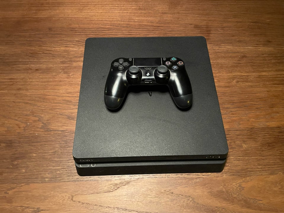 Playstation 4, Slim, God