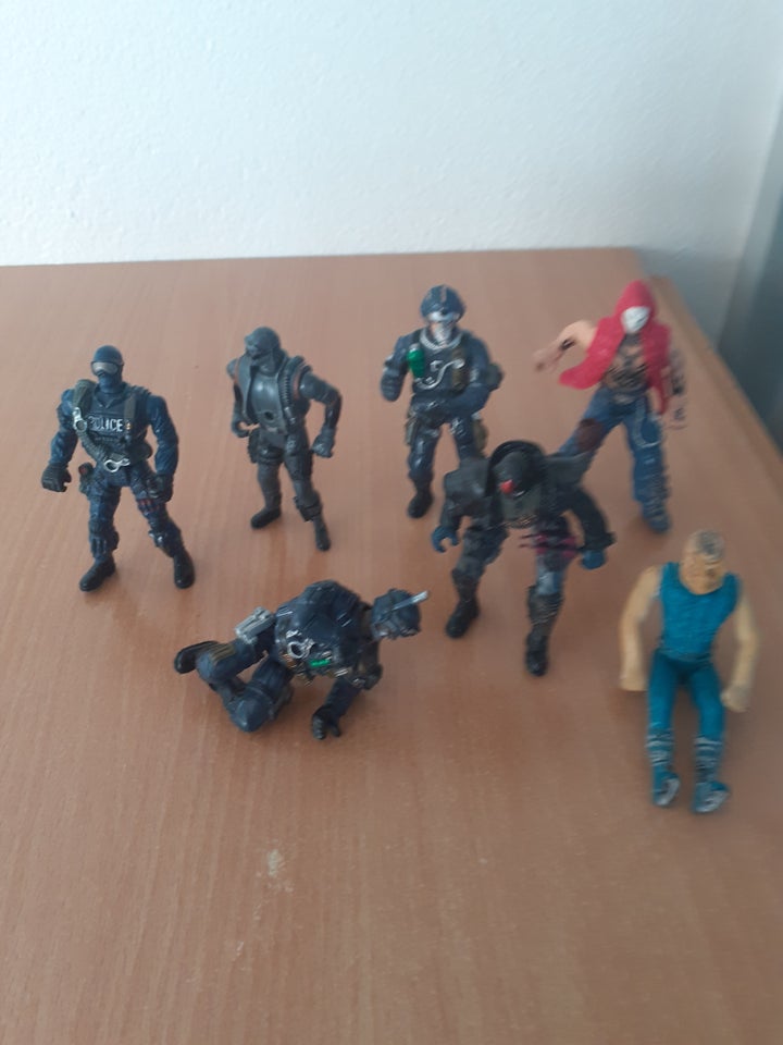 Action Figurer, 0