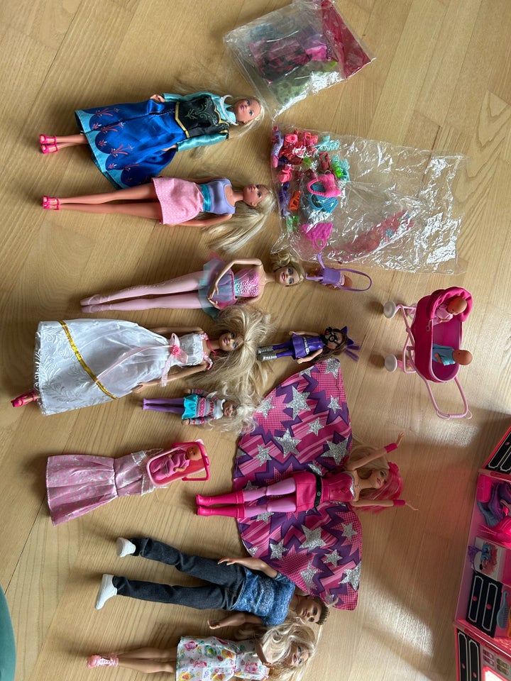 Barbie Div Barbie dukker skab og