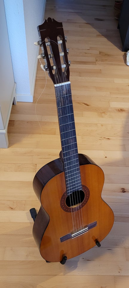 Spansk, Yamaha C40