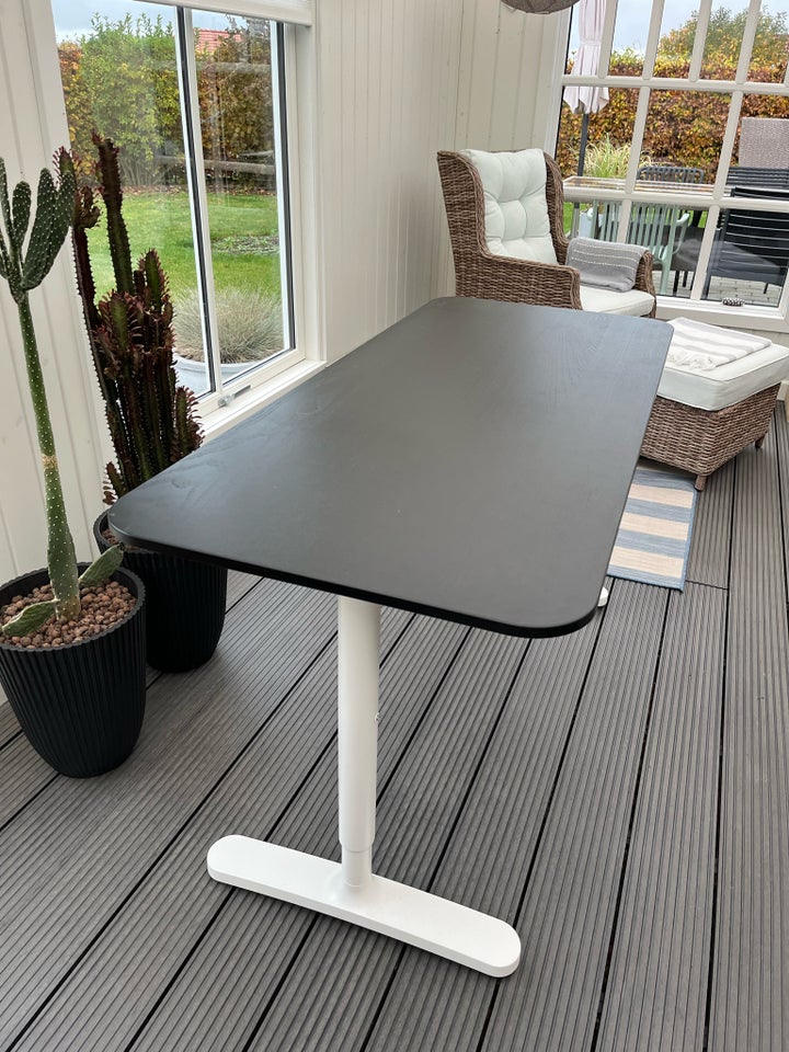 Skrivebord, IKEA Bekant, b: 140 d: