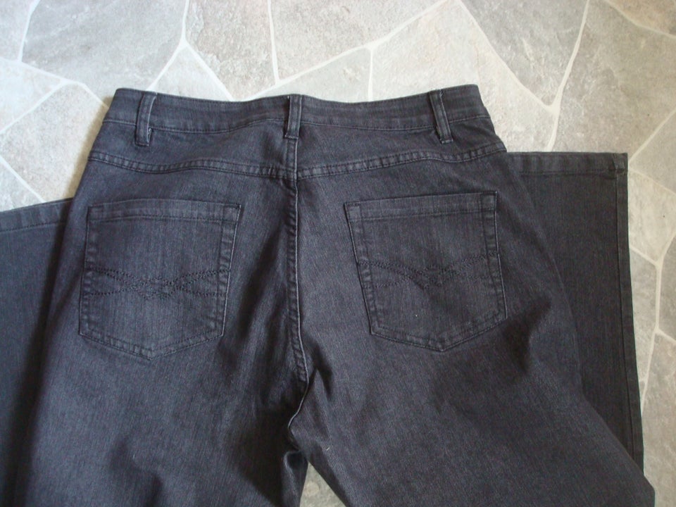 Jeans NYE VRS Basic str 42