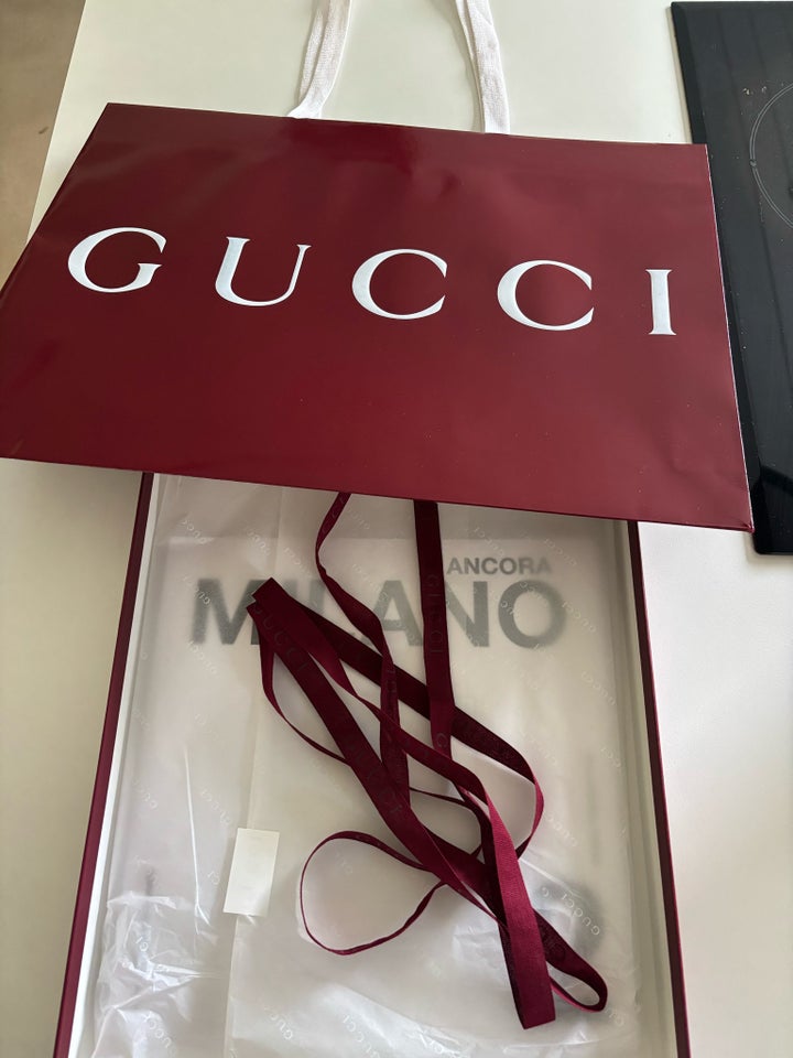 Bøger og blade, Gucci Angora Milano