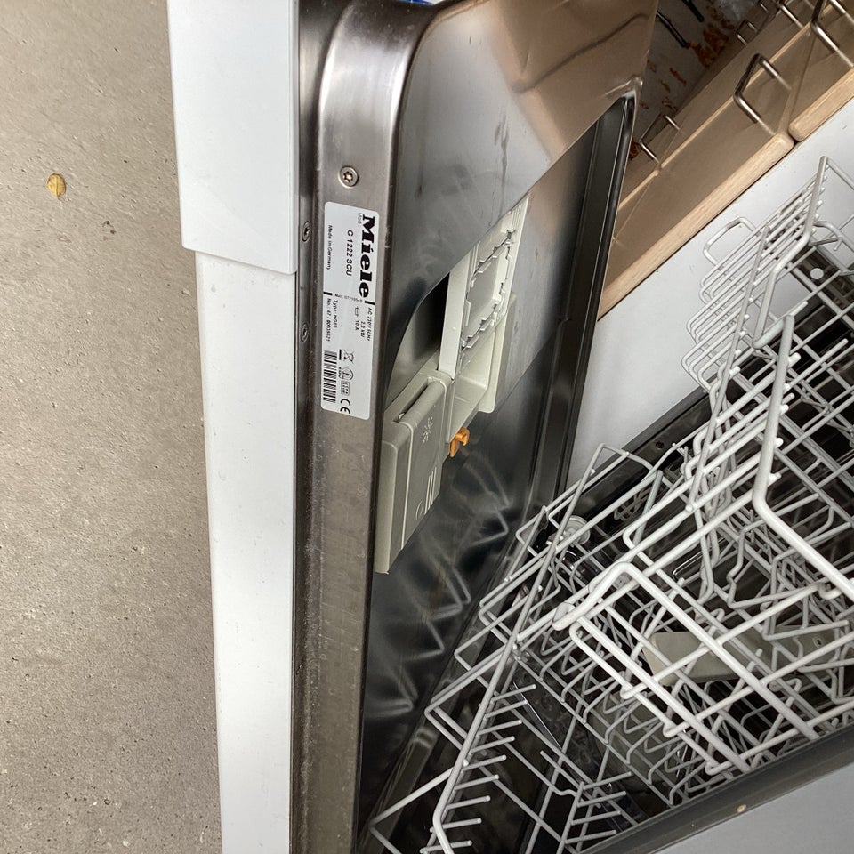 Miele G 1222 SCU, indbygning