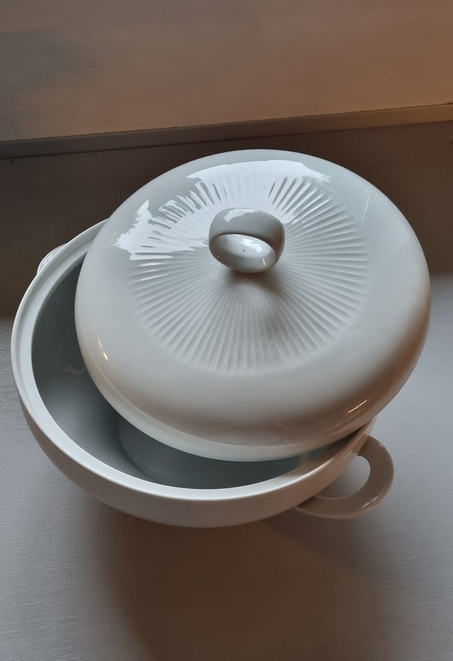 Porcelæn Hvid suppeterrin ca 2½