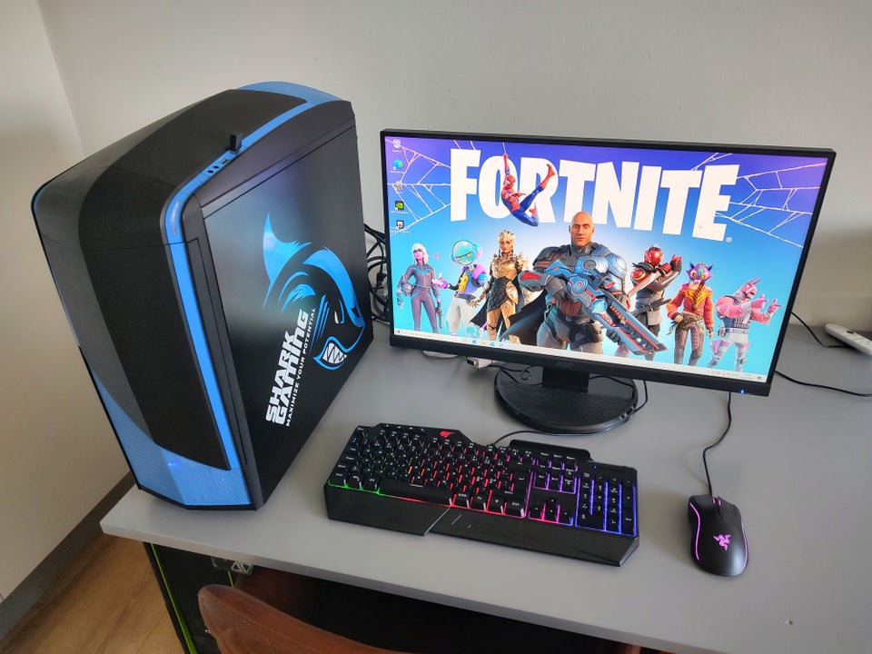 Andet mærke Flot gamer pc setup med