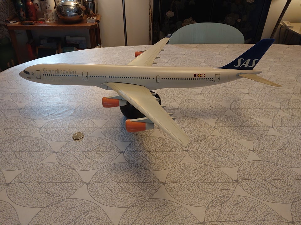 Modelfly, SAS Airbus 340, skala