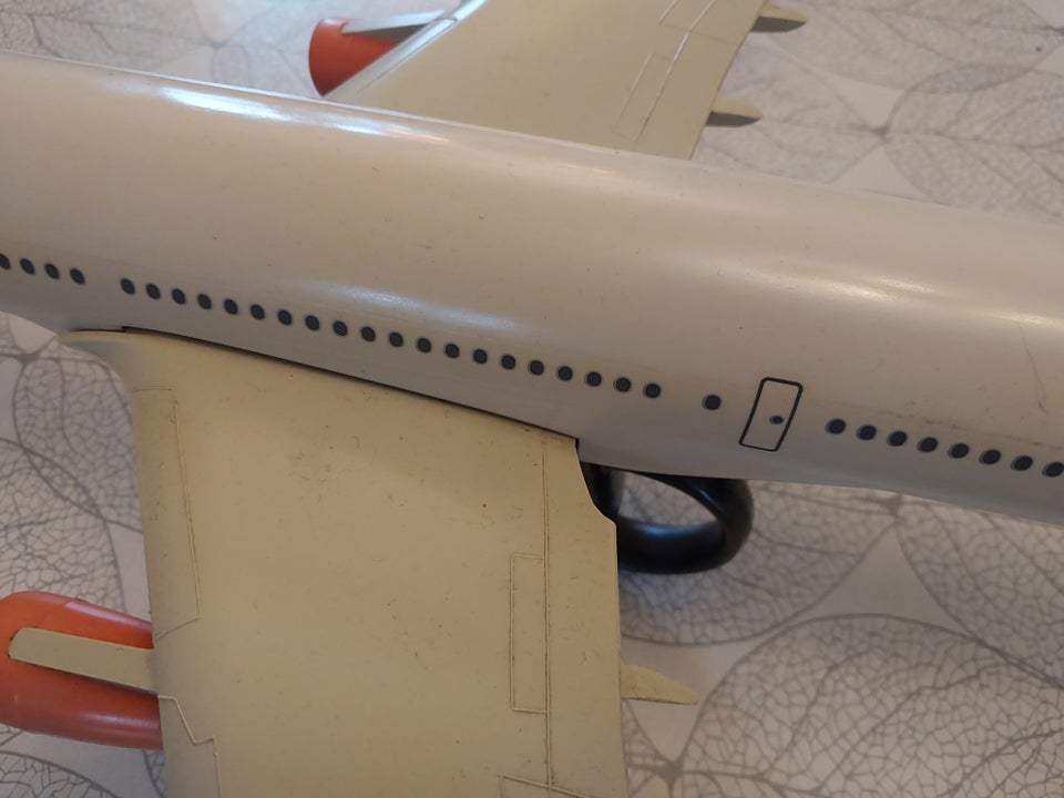 Modelfly, SAS Airbus 340, skala