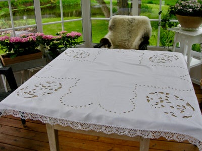 125x125 cm Broderet hørdug #Gamle