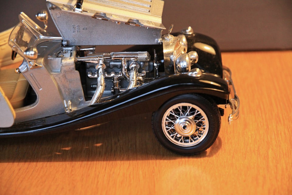 Modelbil, BURAGO 1:18 MERCEDES