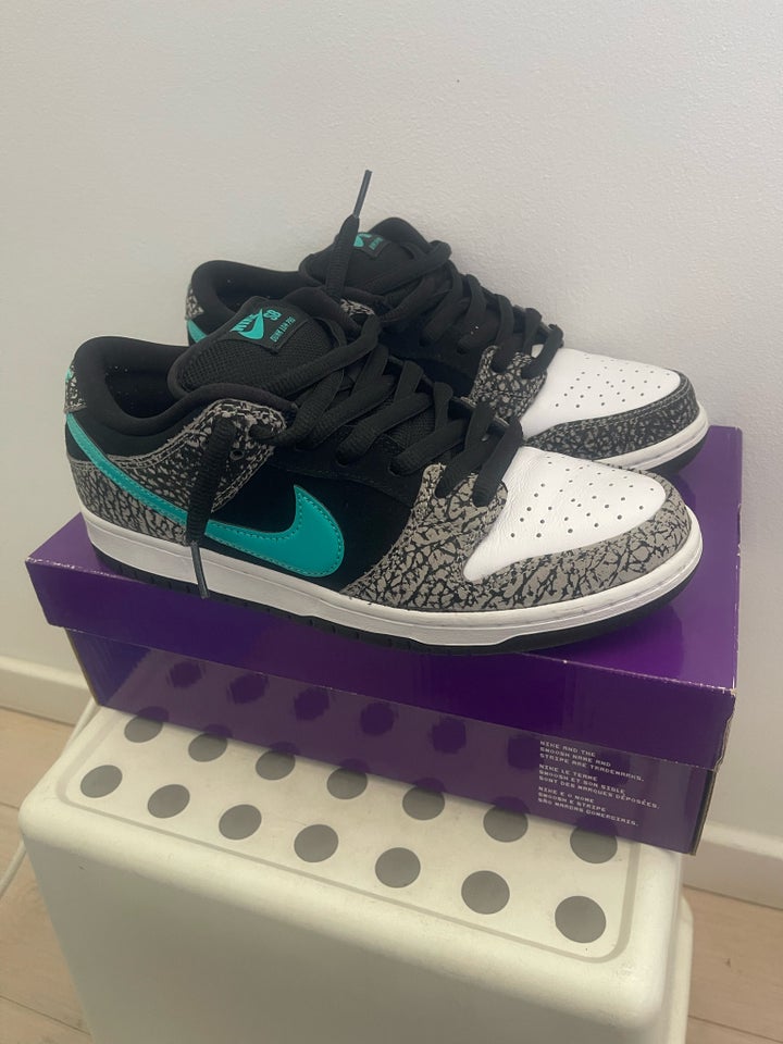 Sneakers, Nike Dunk x Atmos, str.