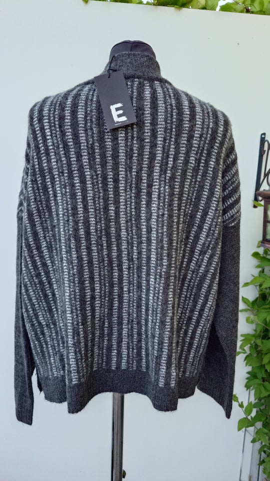 Cardigan, E Avantgarde, str. 42