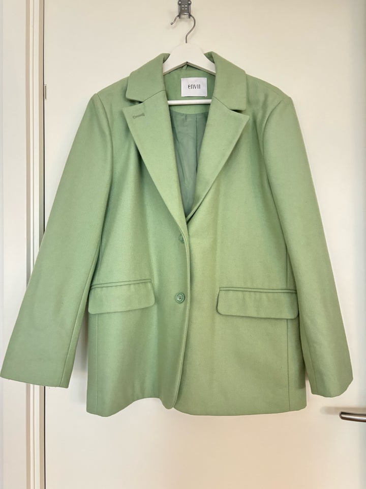 Blazer, str. 38, Envii