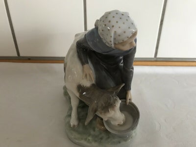 Porcelæn Pige med kalv Royal