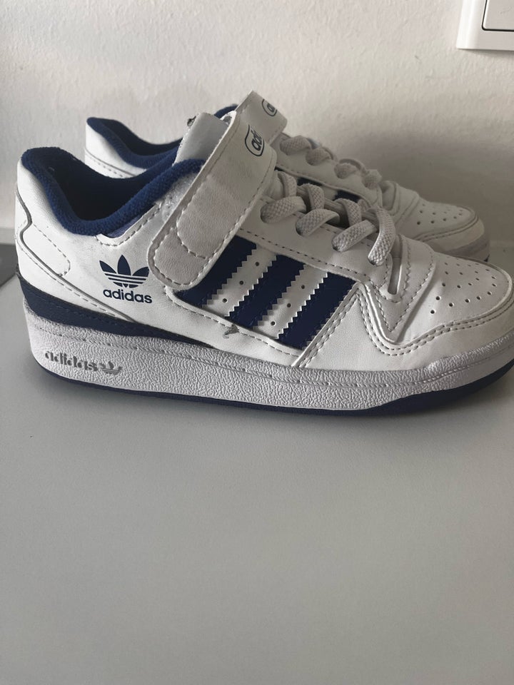 Sneakers str 30 Adidas