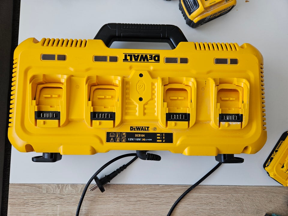 Batterioplader Dewalt