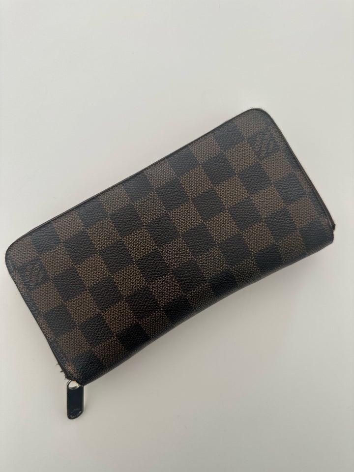 Pung, Louis Vuitton