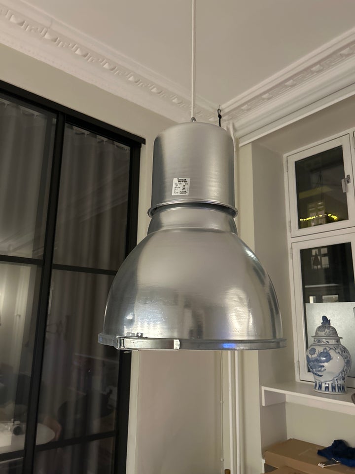 Anden loftslampe, Ukendt