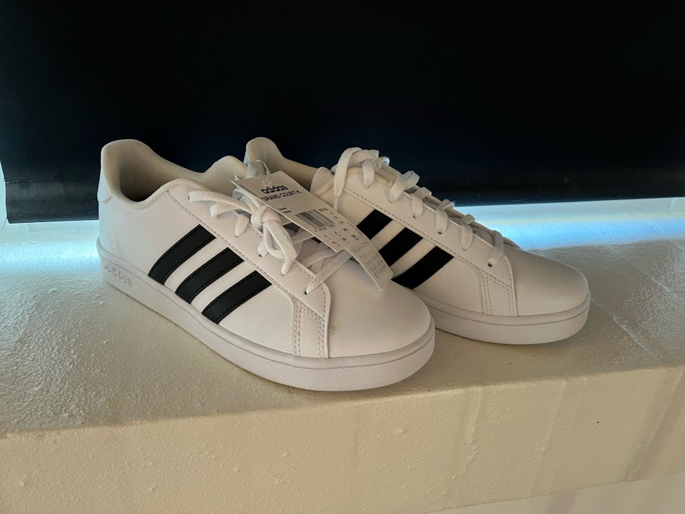 Sneakers str 36 Adidas