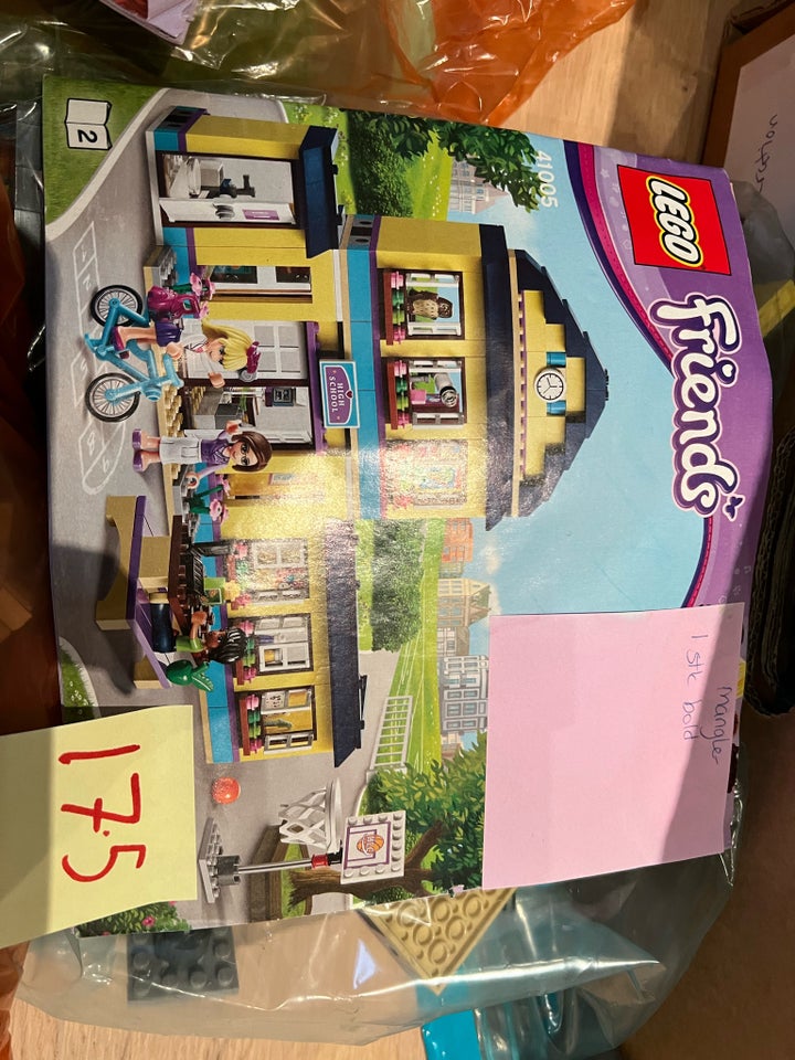 Lego Friends, Skole