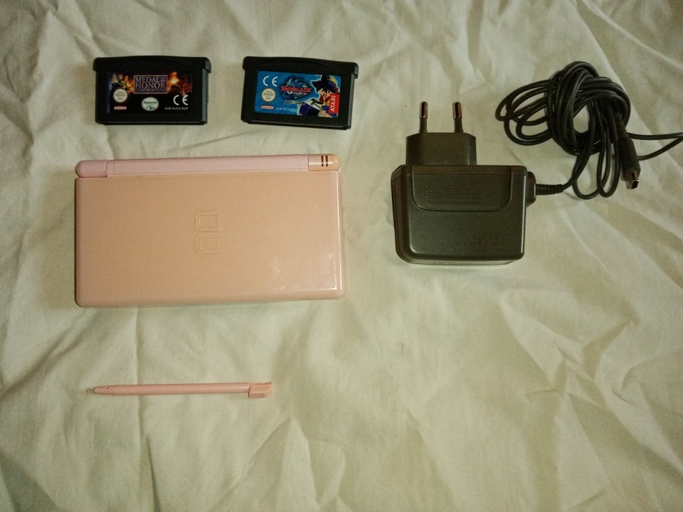 Nintendo DS Lite, 3 DS, God