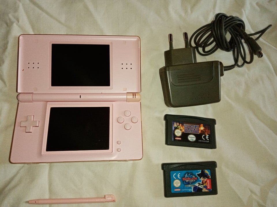 Nintendo DS Lite, 3 DS, God