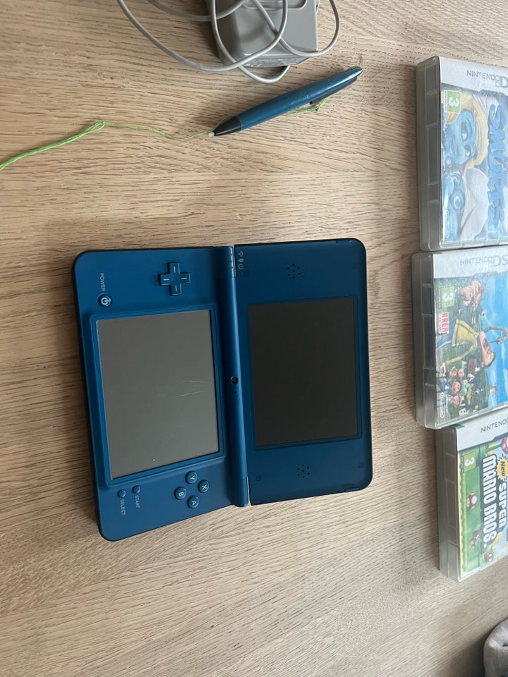 Nintendo DSI XL, God