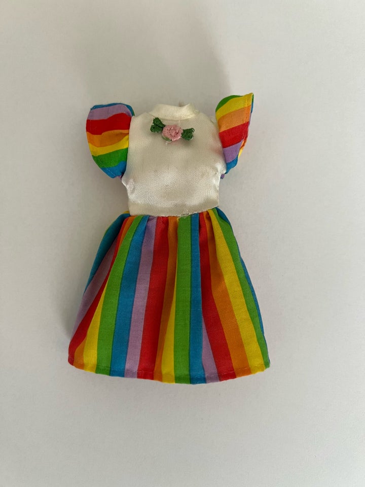 Barbie, Daisy Rainbow dress