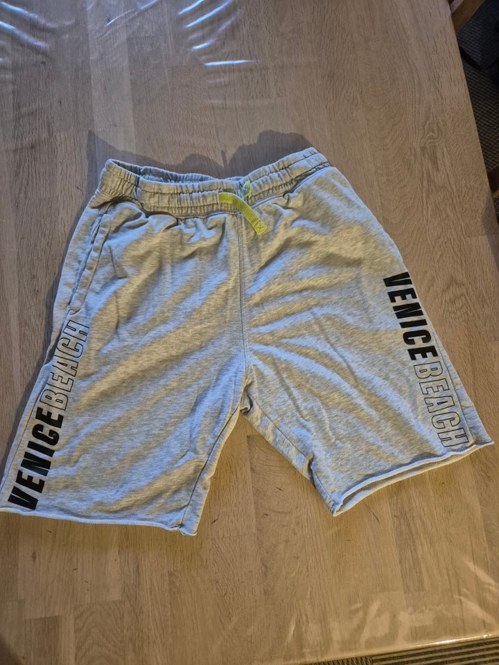 Shorts, HM, str. Eur 170