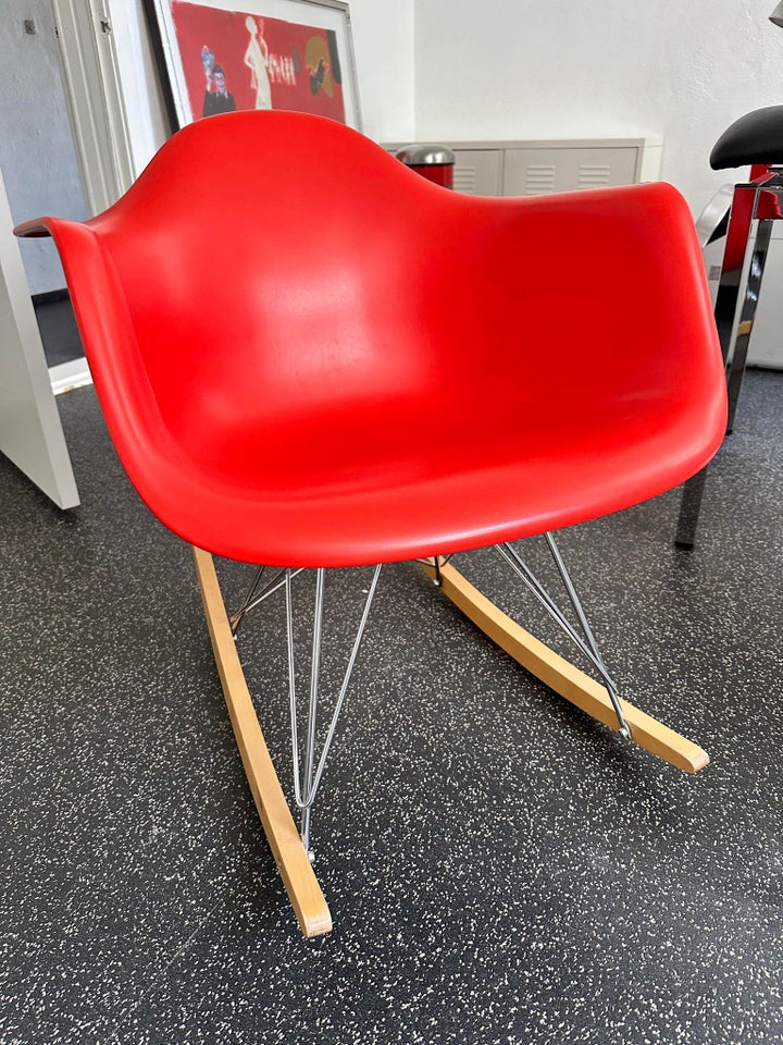 Eames plastic armchair RAR