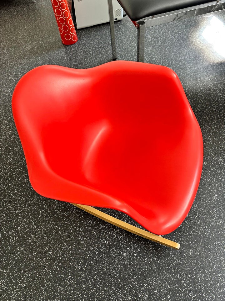 Eames plastic armchair RAR