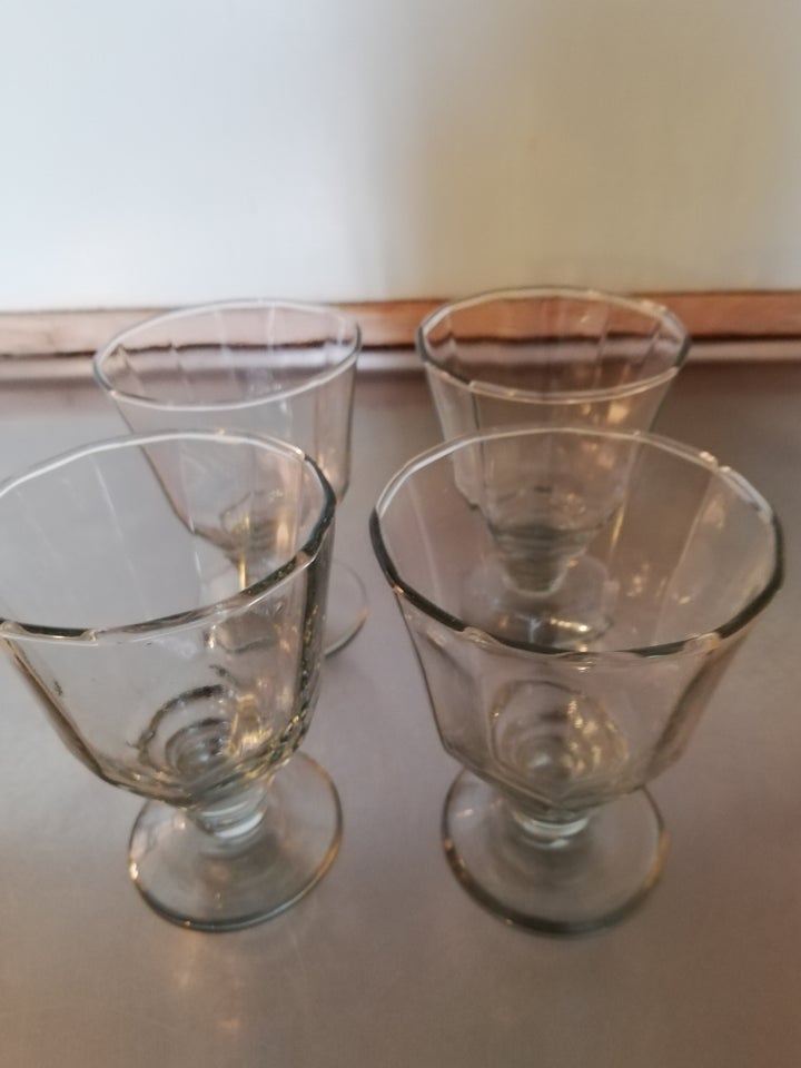 Glas, 4 pæne portionsglas i pæn