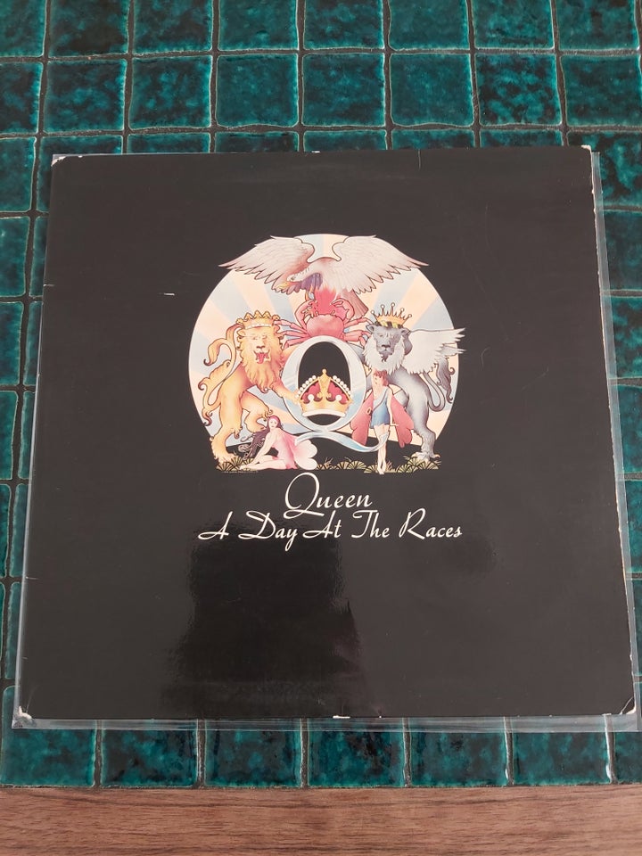 LP, Queen, A day at the races