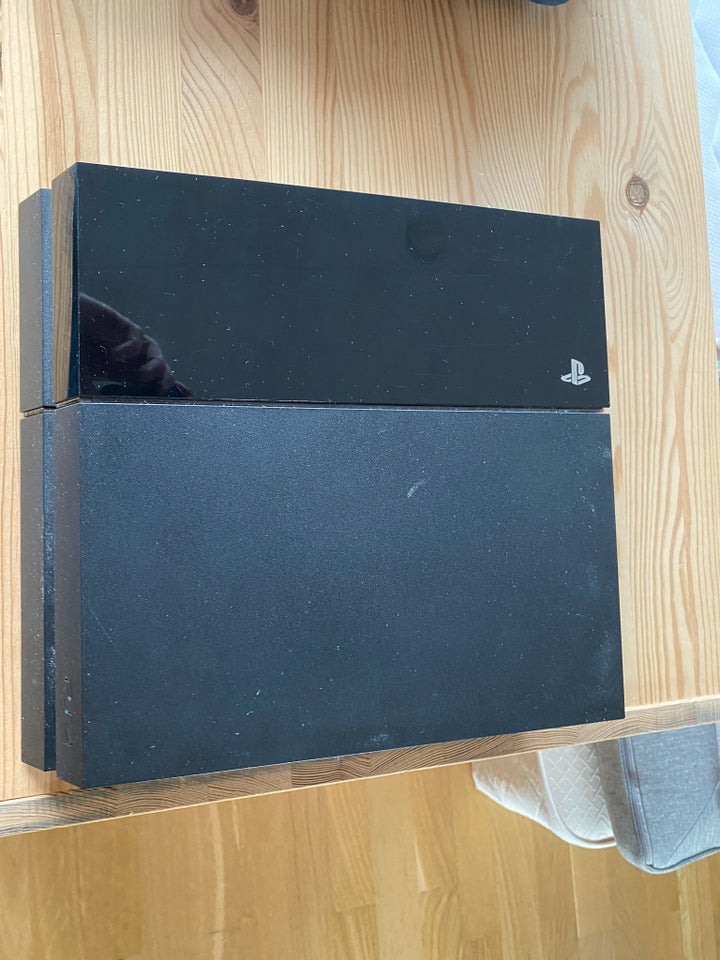 Playstation 4, God