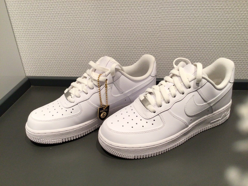 Sneakers Nike str 40