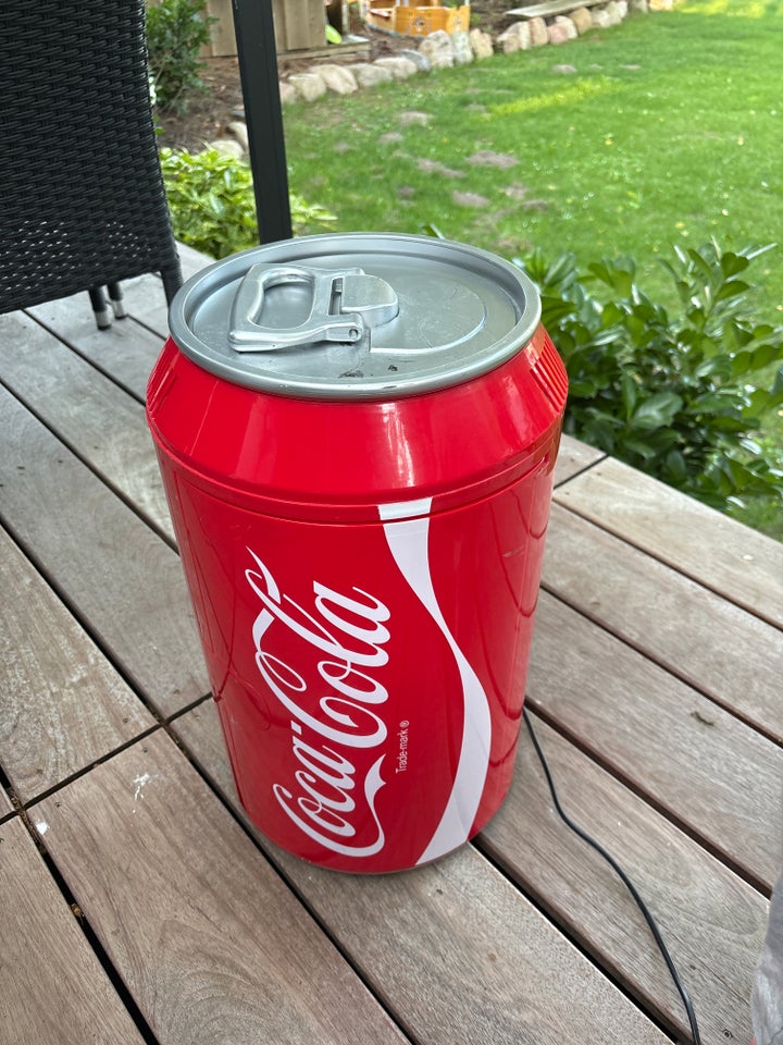 Andet køleskab andet mærke Cola