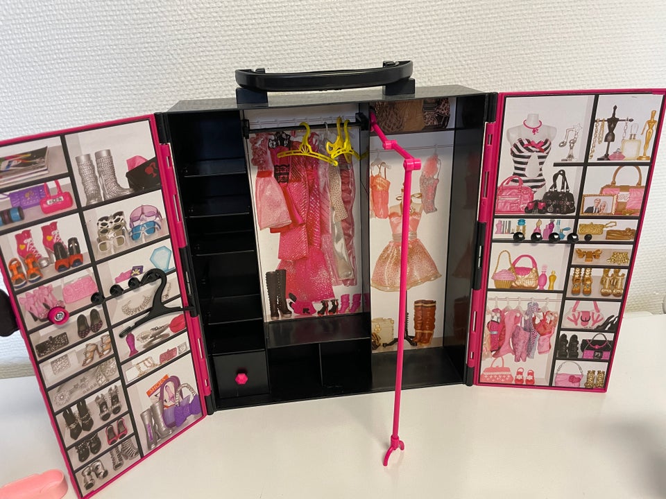 Barbie, Klædeskab