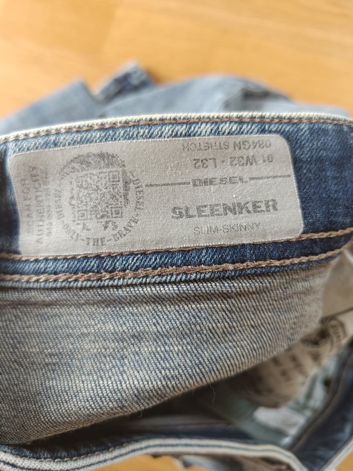 Jeans, Diesel, str. 32