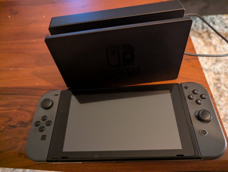 Nintendo Switch, God