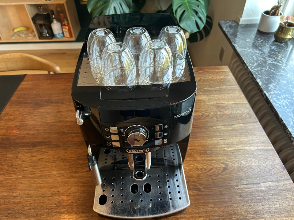 Kaffemaskine Delonghi Magnifica