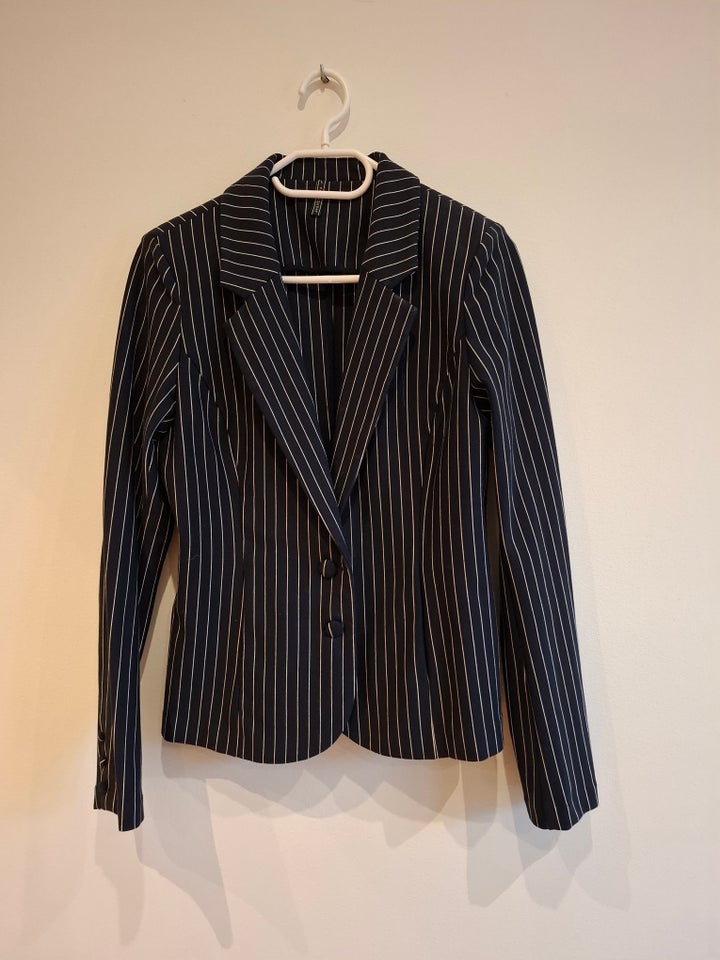 Blazer, str. 42, Free Quent