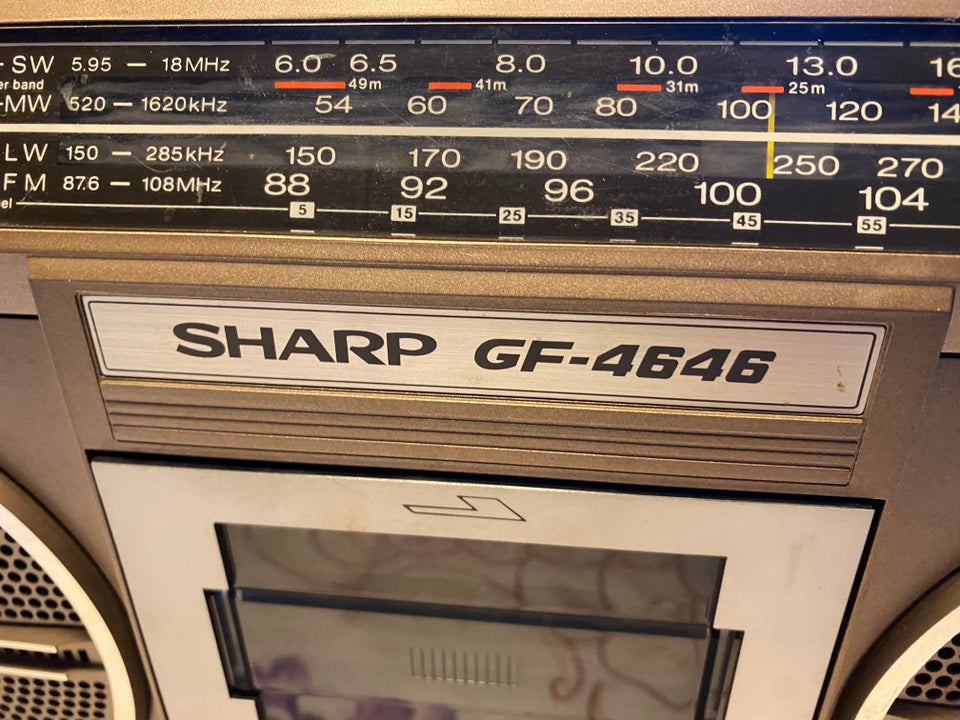 Transistorradio, Andet, sharp