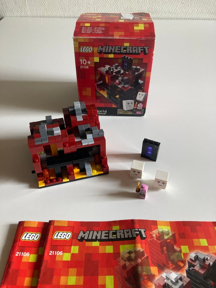 Lego Minecraft 21106