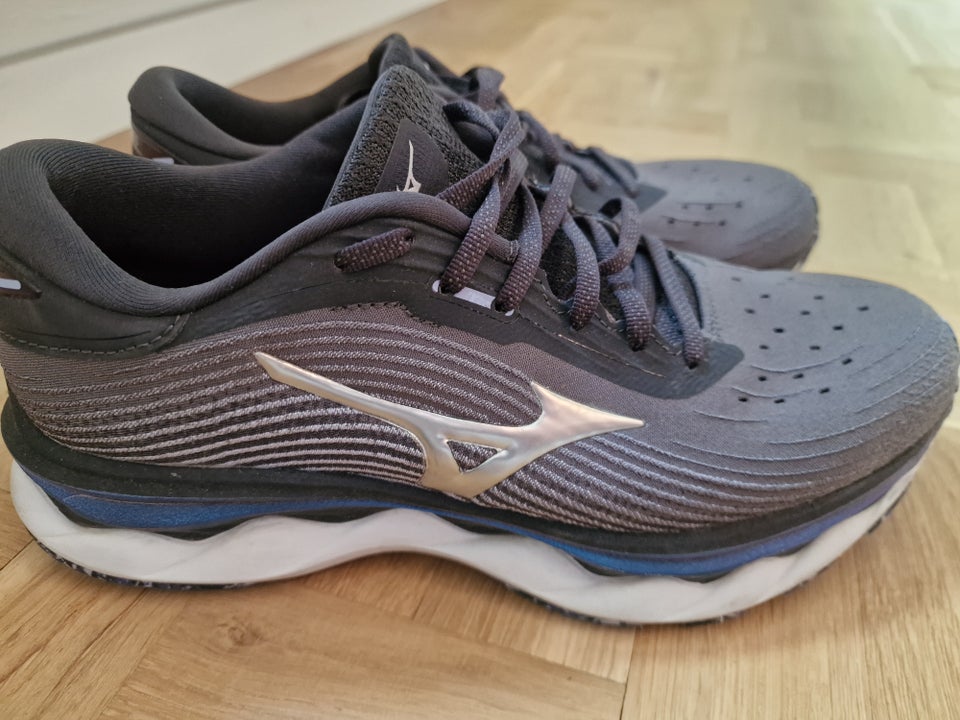 Løbesko Mizuno Wave Sky 05