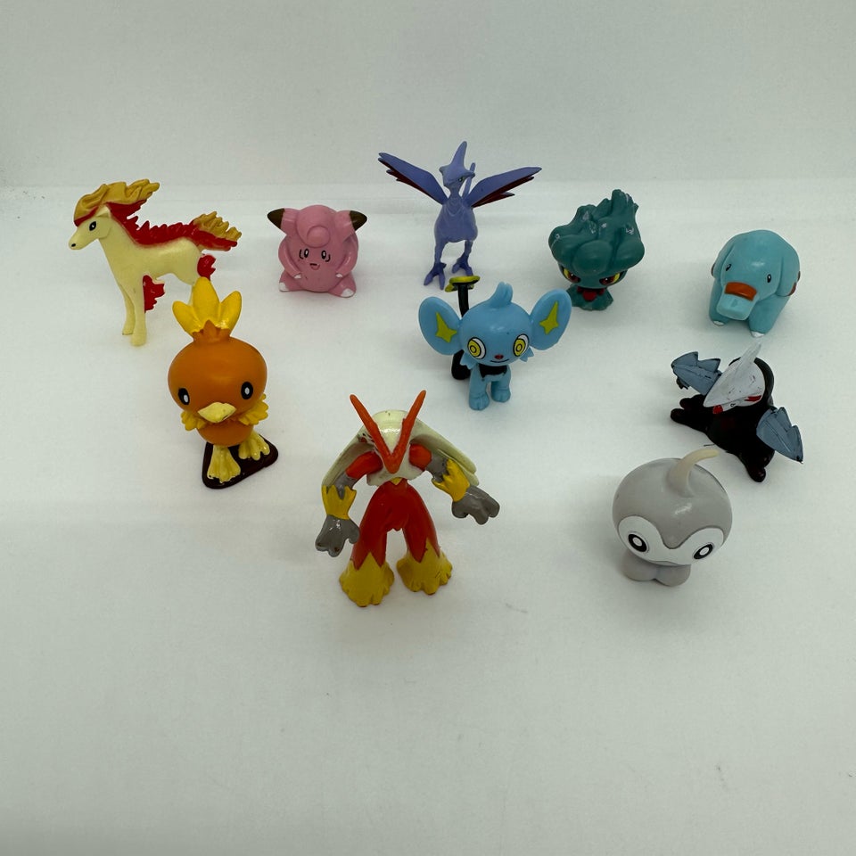 Figurer 10 stk pokemonfigurer