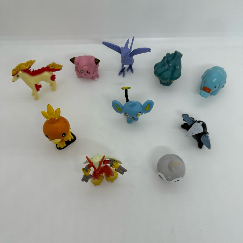 Figurer 10 stk pokemonfigurer