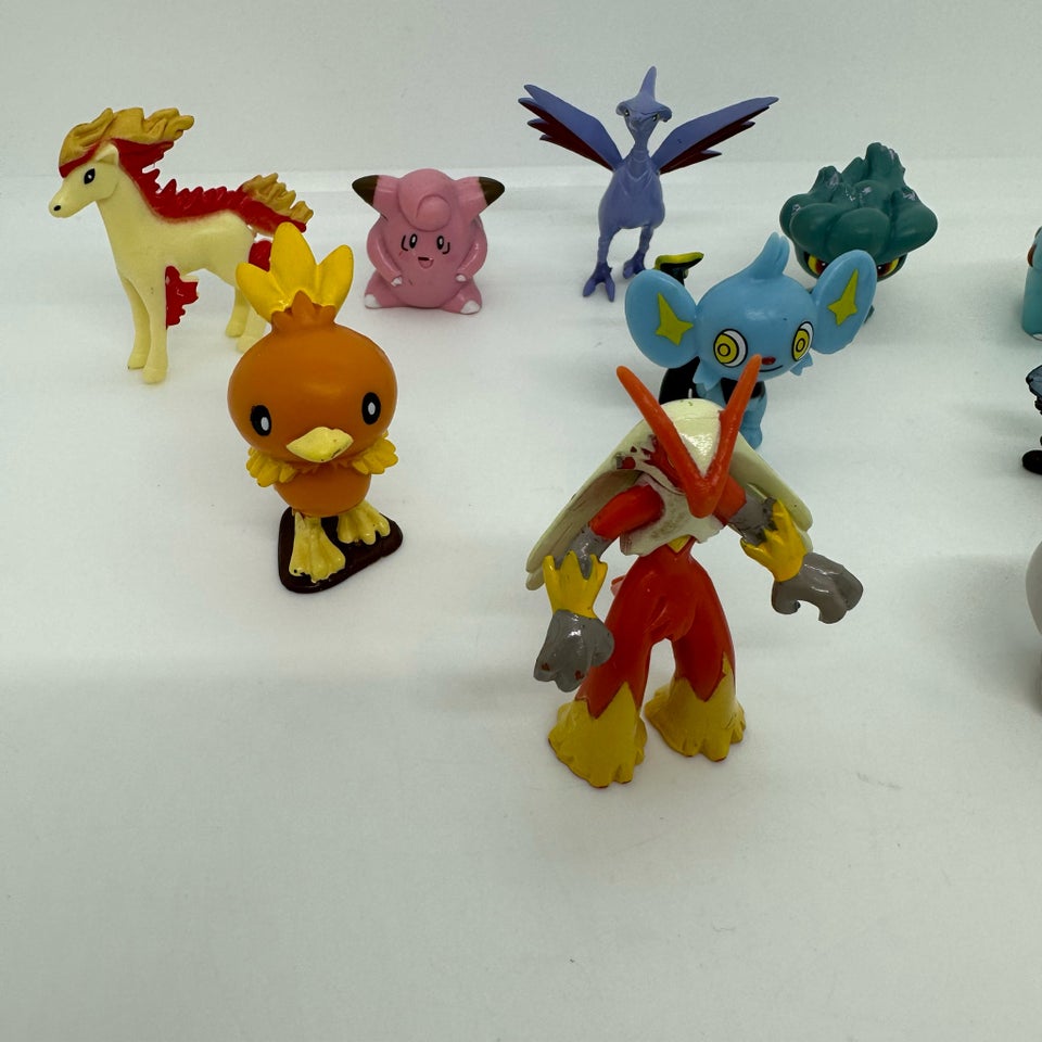 Figurer 10 stk pokemonfigurer