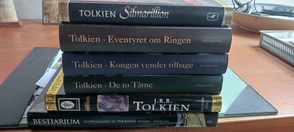 Tolkiens samlede værker, Tolkien,